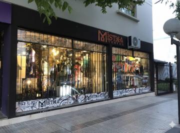 Fondo de comercio · 90m² · Oportunidad Fondo de Comercio de Ropa Consolidado con Stock y Clientela