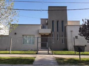 Casa de 8 ambientes, Cipolletti · Venta Casa Bº Manzanar 7, Sobre Calle Los Aromos Al 1600. Cipolletti