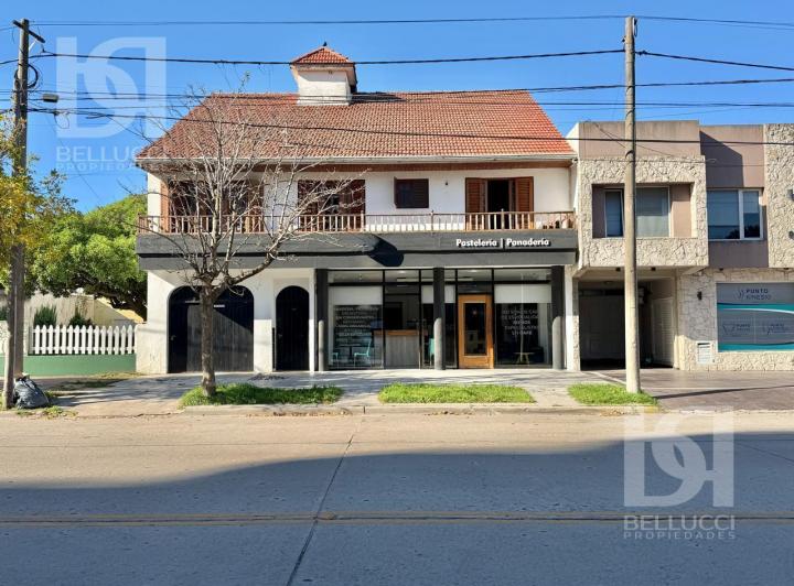 Local comercial · 648m² · 5 Ambientes · 2 Cocheras