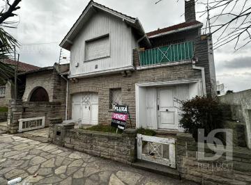 Casa · 262m² · 7 Ambientes · 1 Cochera · Chalet en Venta