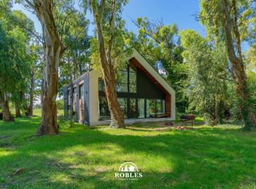 Casa · 220m² · 4 Ambientes · Casa Estilo Moderno en El Barrio Cardon Miramar Links