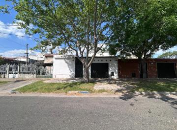 Casa · 139m² · 6 Ambientes · 1 Cochera · Venta Casa Rosario Barrio Belgrano 2 Dorm. Amplio Terreno