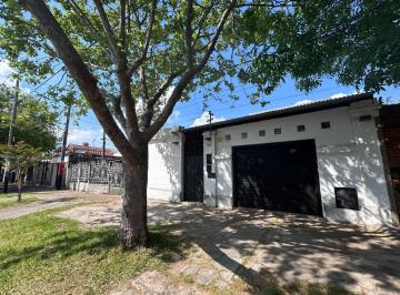 Casa · 139m² · 6 Ambientes · 1 Cochera · Venta Casa Rosario Barrio Belgrano 2 Dorm. Amplio Terreno