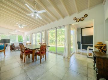 Casa · 176m² · 6 Ambientes · 1 Cochera · Casa en Venta en Club de Campo Pueyrredón - 6 Ambientes