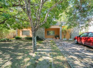 Casa · 230m² · 6 Ambientes · 1 Cochera · Casa en Venta en Club de Campo Pueyrredón - 6 Ambientes