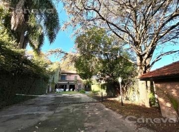 Casa · 312m² · 8 Ambientes · 1 Cochera · Casa Jardín y Cancha de Tennis. Hipódromo de San Isidro. 4 Dorm.