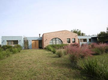 Casa · 325m² · 4 Dormitorios · 4 Cocheras · Casa en Venta Barrio La Cañada