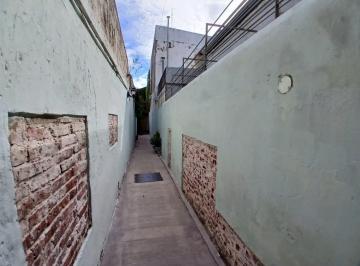 Pasillo de ingreso. · Venta Lote Para Edificar. Echesortu, Rosario.