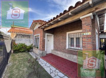 Casa · 120m² · 3 Ambientes · 3 Cocheras · Casa Turdera. Excelente Ubicación