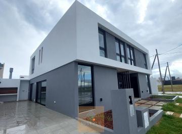 Casa · 132m² · 2 Dormitorios · Casa en Quebrada de Manantiales