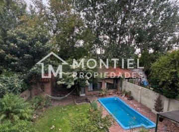 Casa · 260m² · 6 Ambientes · Casa Chalet en Venta en Ciudad Jardin, Tres de Febrero, G. B. a. Zona Oeste