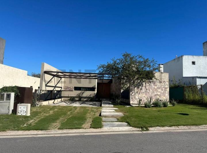 Casa en venta en Las Cañitas Barrio Privado · 5 ambientes