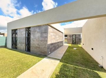 Casa · 110m² · 3 Ambientes · 1 Cochera · Venta - Casa 2 Dorm. con Jardin - Alvear