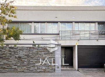 Casa · 353m² · 5 Ambientes · 4 Cocheras · Excelente Propiedad en La Ciudad de La Plata