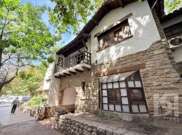 Casa · 198m² · 4 Ambientes · 1 Cochera · Casa de 4 Ambientes en Venta