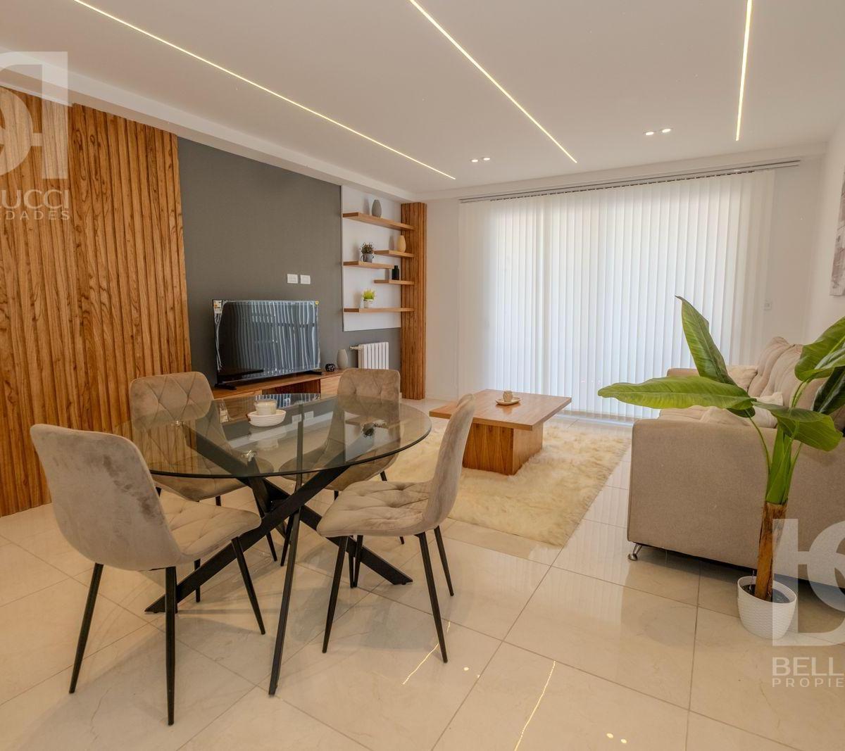 Departamento de 3 ambientes con balcon saliente