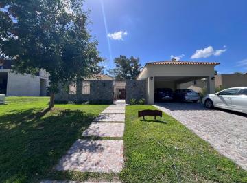 Casa · 327m² · 3 Dormitorios · 2 Cocheras · Casa en Venta, 3 Dorm., en La Reserva Cardales, Campana