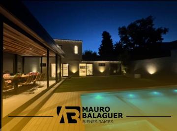 Casa · 230m² · 4 Ambientes · 2 Cocheras · Casa en Ciudad Evita - 3 Dorm. - Apta Credito