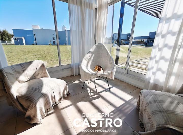Casa · 164m² · 4 Ambientes · 2 Cocheras
