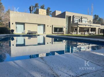 Casa · 612m² · 8 Ambientes · 10 Cocheras · Casa Venta Altos de Pilar Pilar