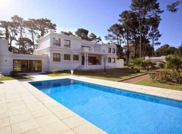 Casa · 800m² · 6 Ambientes · 10 Cocheras · Casa en Venta en Playa Mansa, Punta del Este, Punta del Este / Maldonado