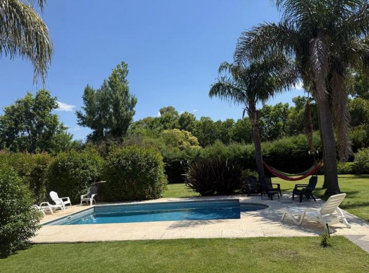 Casa · 220m² · 5 Ambientes · 1 Cochera