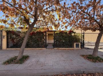 Casa · 288m² · 4 Ambientes · 2 Cocheras · Venta | Casa 2 Hab en Don Bosco 321 | Cinco Saltos