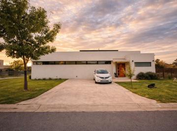 Casa · 125m² · 4 Ambientes · 1 Cochera · Casa en Venta en Barrio San Pablo, Pilar, G. B. a. Zona Norte