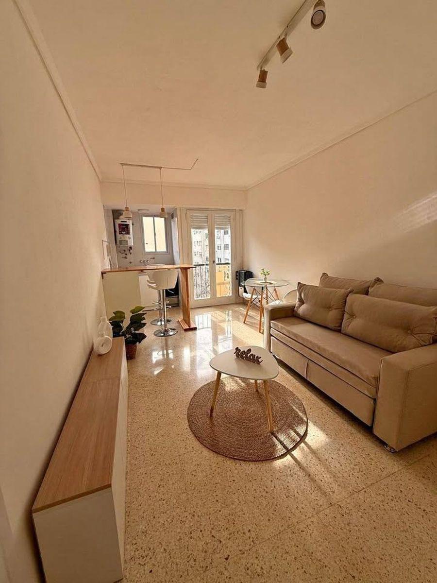Monoambiente reciclado 24m² con balcón — Plaza Colón
