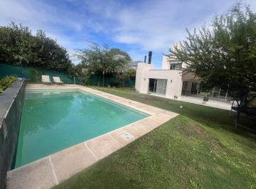 Casa · 434m² · 16 Ambientes · 2 Cocheras · Casa a La Venta La Cuesta 4 Dorm.