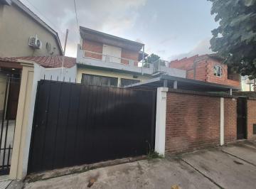 Casa · 175m² · 2 Ambientes · 5 Cocheras · Casa con Galpon