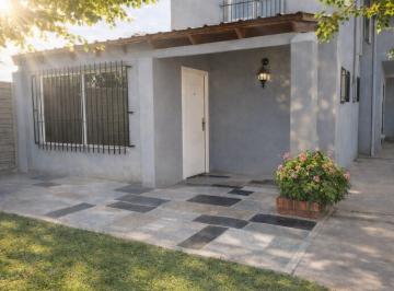 Casa · 182m² · 4 Ambientes · 1 Cochera · Casa en Venta en La Plata - Lote Propio 394 m²