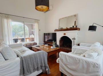 Casa · 227m² · 7 Ambientes · 3 Dorm - 2 Dorm - 287 m Cub - 1100 m Lote - Quincho - Pileta