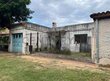 Casa · 70m² · 3 Ambientes · 1 Cochera · Venta Casa 3 Ambientes - Morón
