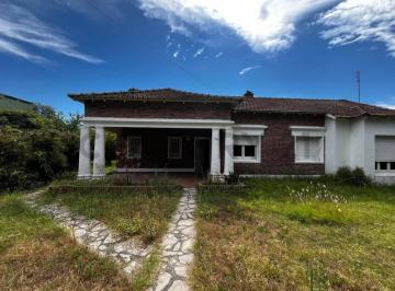 Casa · 150m² · 4 Ambientes · Venta Casa 4 Ambientes + Dependencia en Longchamps. Parque Arbolado y Piscina