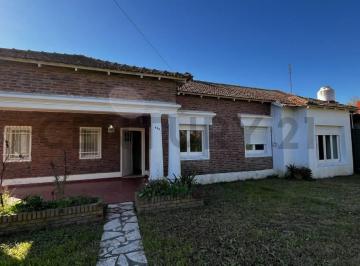 Casa · 150m² · 4 Ambientes · Venta Casa 4 Ambientes + Dependencia en Longchamps. Parque Arbolado y Piscina