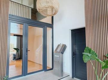Departamento · 98m² · 5 Ambientes · 3 D - 2 B - 114 m. - C/ Cochera - Frente Al Mar.