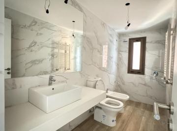 Departamento · 126m² · 3 Ambientes · 1 Cochera · Frente Al Mar - 145 m - 3 Dorm - 3 Banos - Pileta - Quincho _ - Cochera