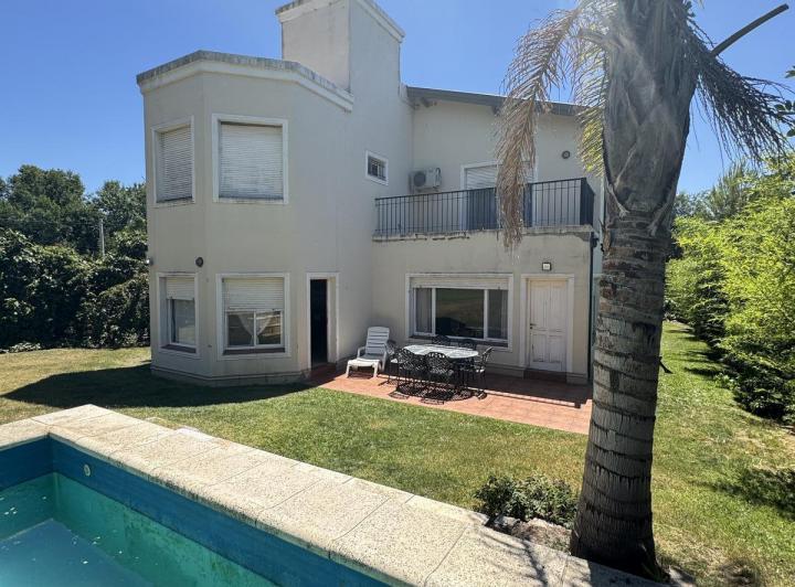 Casa · 294m² · 7 Ambientes · 2 Cocheras