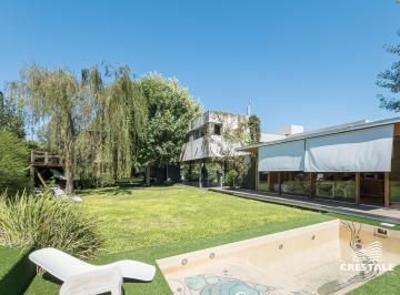 Casa · 197m² · 6 Ambientes · 3 Cocheras · Venta / Permuta - Casa 4 Dorm. en Barrio Privado - Funes Hills Miraflores.