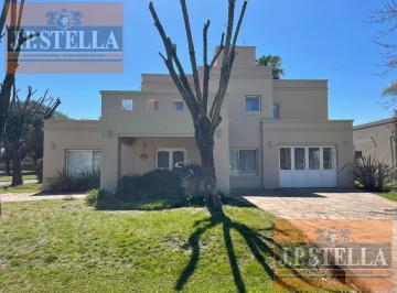 Casa · 350m² · 5 Ambientes · 1 Cochera · Casa 5 Amb C/ Pileta - Barrio San Patricio - Moreno