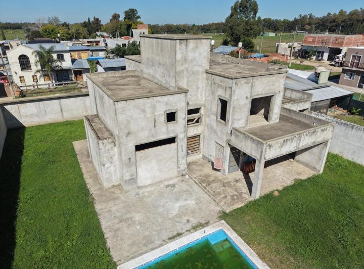 Casa · 200m² · 6 Ambientes · 3 Cocheras
