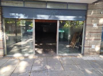 Local comercial · 330m² · Local de Gran Metraje en Lugones Al 4400 - Oportunidad por Ubicación