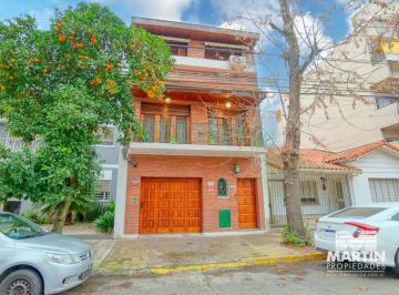 Casa · 200m² · 4 Ambientes · 1 Cochera · Casa en Venta de 4 Ambientes en San Isidro con Patio y Parrilla en 3 Plantas