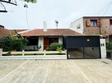 Casa · 200m² · 4 Ambientes · 1 Cochera · Casa en Venta en Victoria - Oportunidad!
