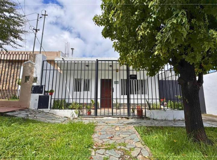 Casa · 120m² · 10 Ambientes · 1 Cochera