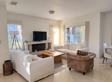 Casa · 226m² · 6 Ambientes · 2 Cocheras · Venta Casa Interna. Muy Confortable en El Barrio Los Alisos, Nordelta