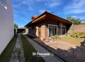 Casa · 180m² · 6 Ambientes · 2 Cocheras · Venta Chalet con 4 Dorm., 3 Baños, Garage y Patio - Ubicación Estratégica en Moreno Sur