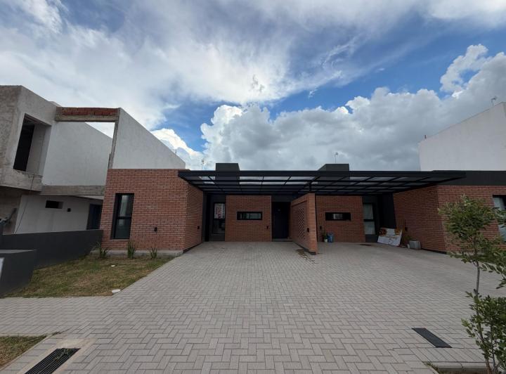 Casa · 180m² · 5 Ambientes · 2 Cocheras