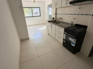 Casa de 5 ambientes, Córdoba · Casa Alquiler Ameghino Sur - 2 Habitaciones con Cochera
